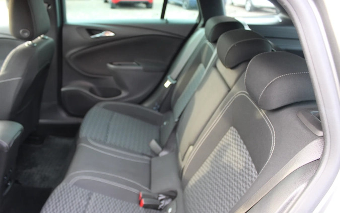Opel Astra cena 42800 przebieg: 122000, rok produkcji 2016 z Oświęcim małe 781